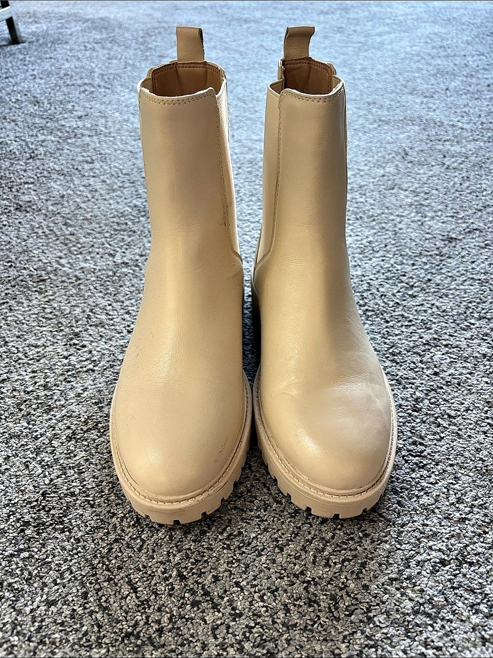 Banana Republic Chelsea Lug Boots Leather Beige US 7 Like New